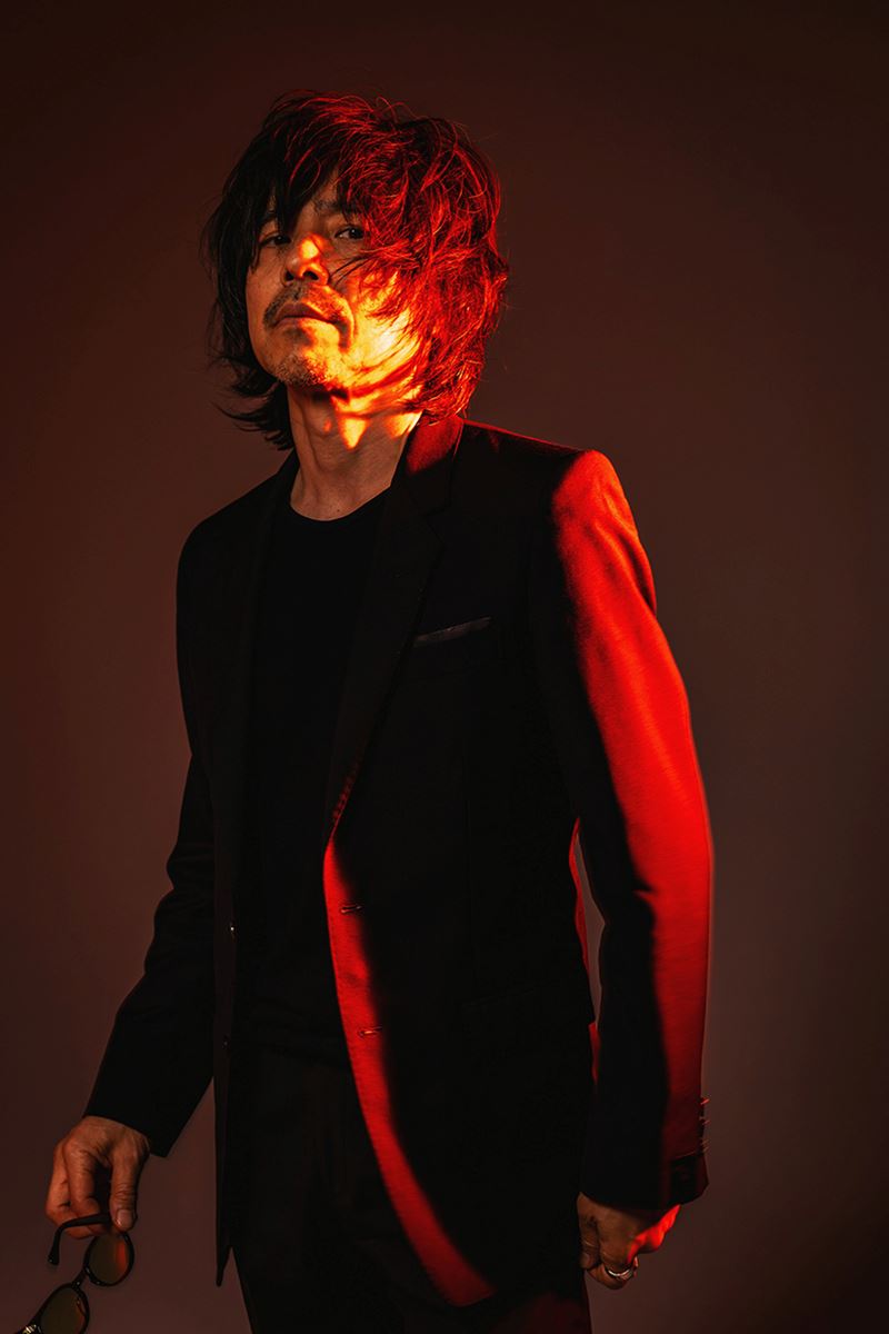 宮本浩次・新作『I AM HERO』インタビュー、「転がり続けないとロック