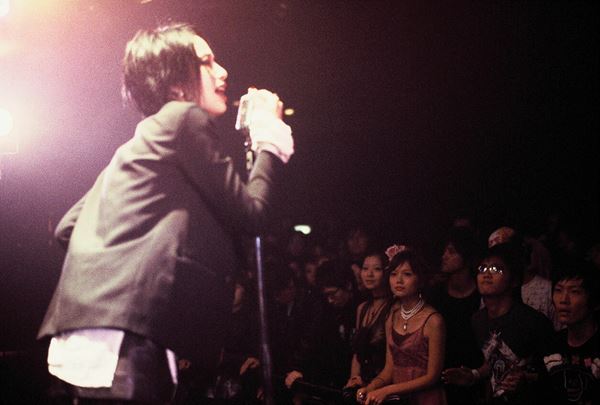 (C)2005「NANA」製作委員会