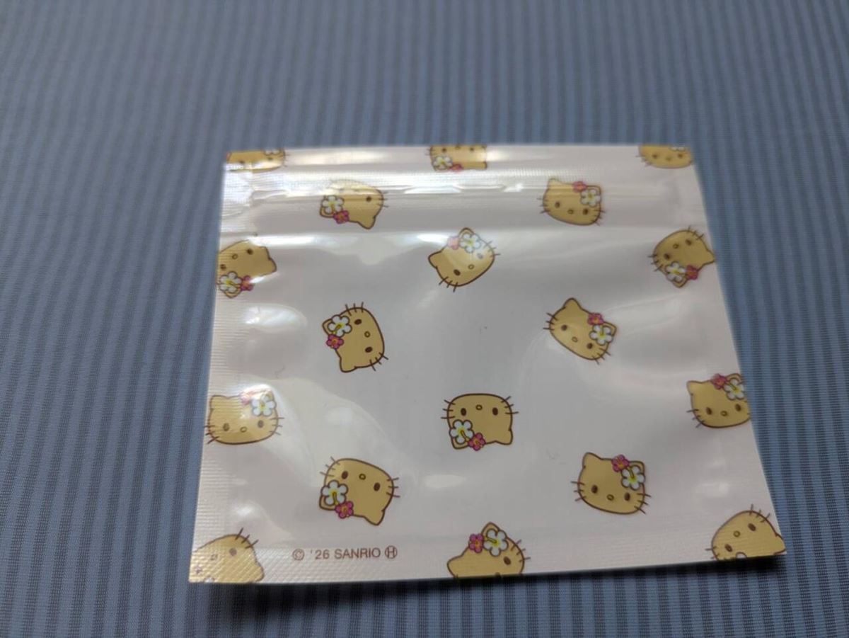 サンリオ付録】“ガラケー風缶”が可愛すぎる！ハローキティの「缶ケース