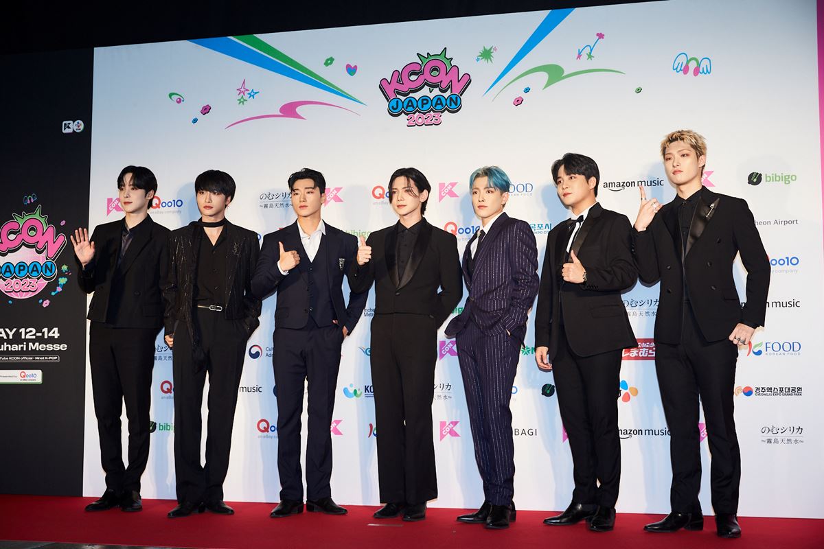 5月13日に幕張メッセで開催された「KCON JAPAN 2023」のレッドカーペットDAY2に登場したATEEZ 撮影：伊藤 由圭 (C)2023 CJ ENM. ALL RIGHTS RESERVED