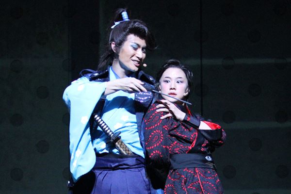 (C)2014ヴィレッヂ・劇団☆新感線