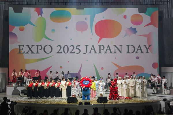 安藤裕子、デビューからの20年を凝縮した3時間のステージ - ぴあ音楽