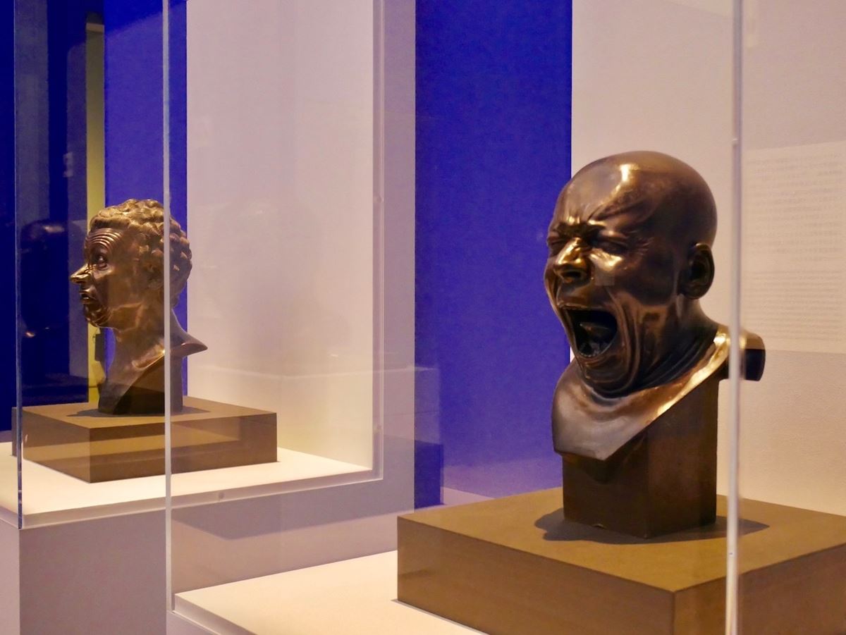 フランツ・クサーヴァー・メッサーシュミット《性格表現の頭像　あくびをする人》1777-1781年　ブダペスト国立西洋美術館