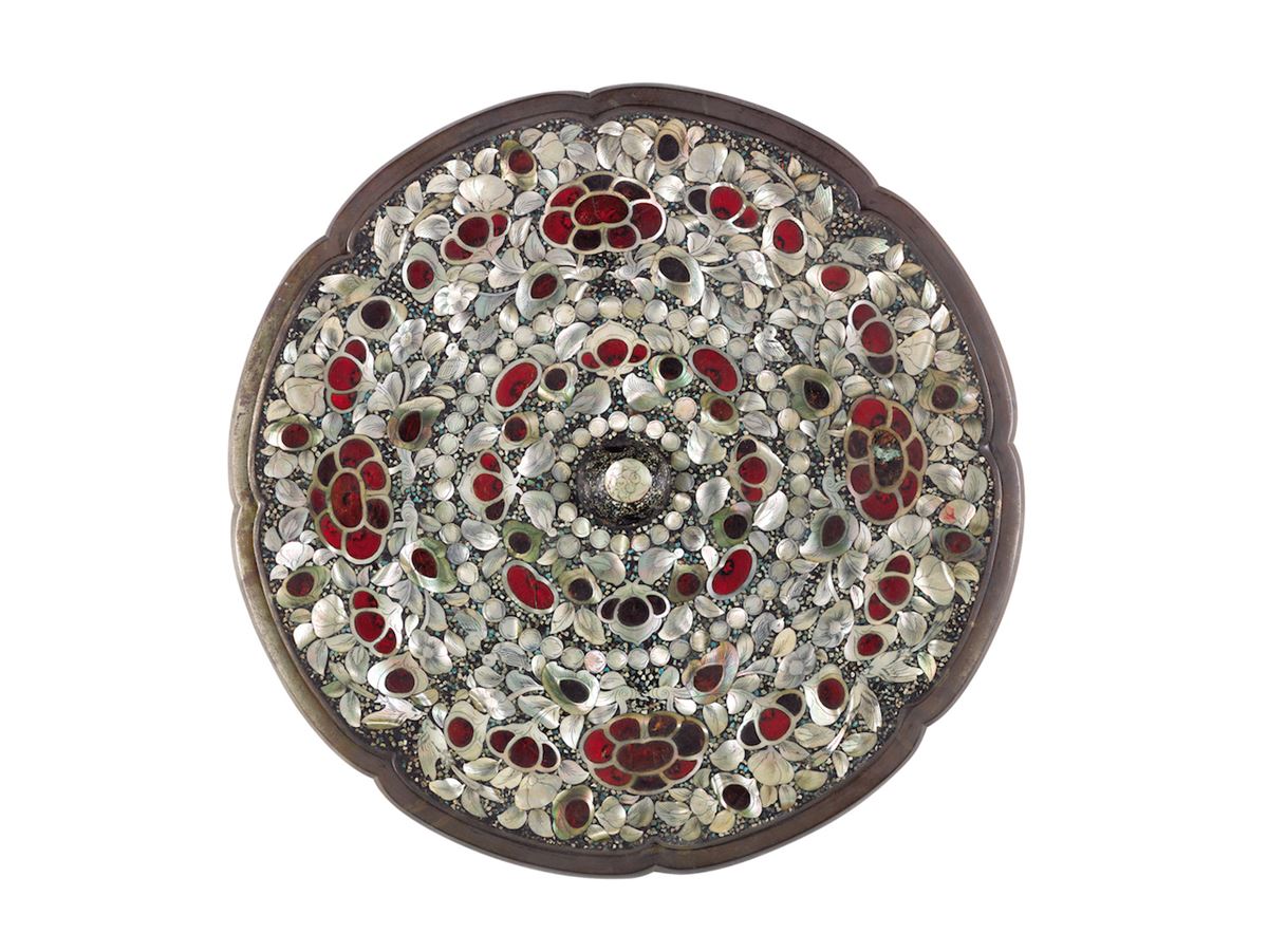 《平螺鈿背八角鏡》 唐時代・8世紀 正倉院宝物【後期展示11月6日〜24日】