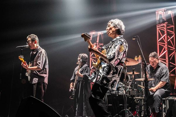 グランジ・遠山大輔によるZAZEN BOYS×Perfume『70号室の住人LIVE