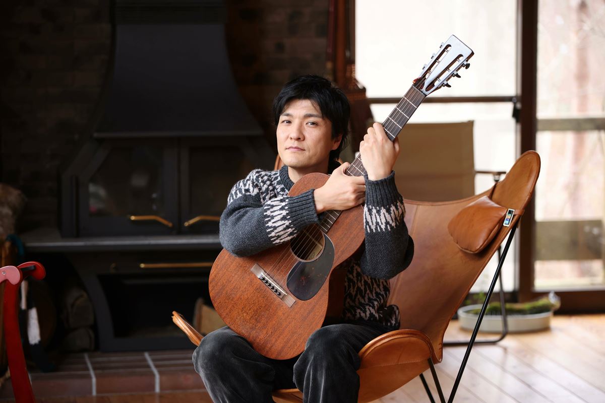 独占ロングインタビュー】森山直太朗、20周年！初の弾き語りベスト