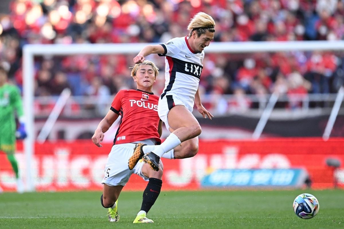 0-2でも慌てず、3-2の逆転劇で鹿島が奪首! 鈴木優磨「なんかいい、最近