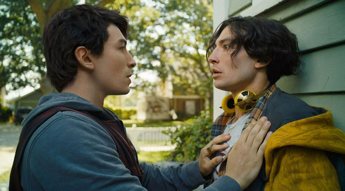 『ザ・フラッシュ』でふたりのバリーを見事に演じ分けているエズラ。映像技術の進歩もあって違和感もナシ！
