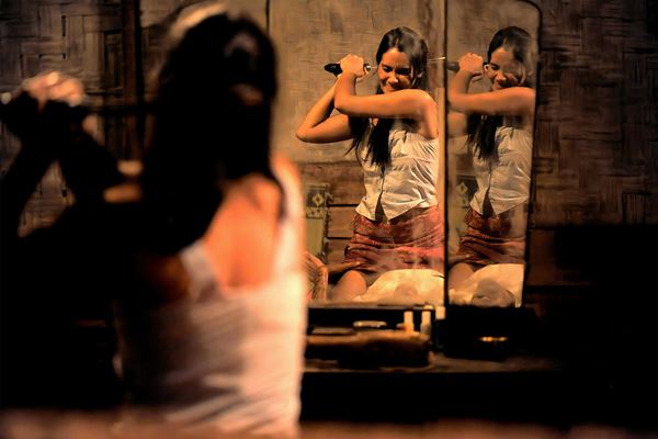 (C)2017 CINESURYA - KANINGA PICTURES - SHASHA & CO PRODUCTION - ASTRO SHAW  ALL RIGHTS RESERVED