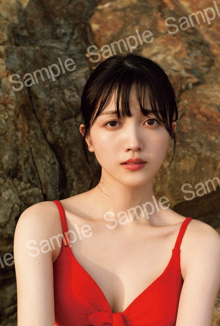 久保史緒里1st写真集の特典ポストカードが順次公開、第1弾カットは