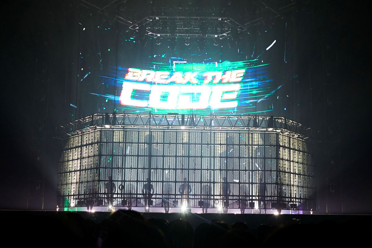 『2022 INI 1ST ARENA LIVE TOUR [BREAK THE CODE]』日本武道館公演より (C)LAPONE Entertainment