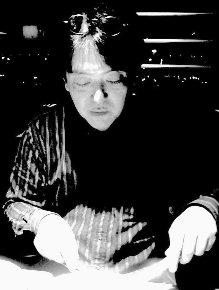 山本精一、SUPER DOMMUNEとUrBANGUILDに会場変更してレコ発ライブ ぴあ音楽