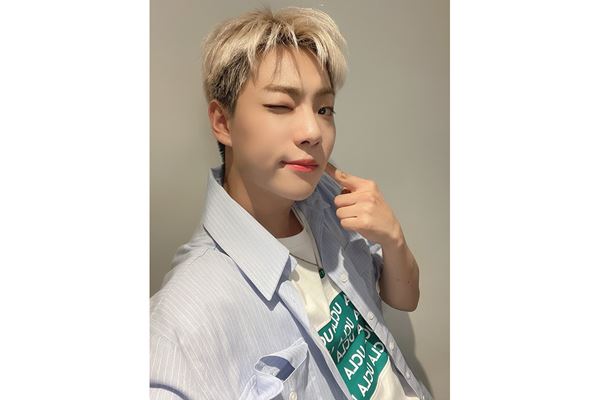ONF オネノプ 写真集 フォトブック Tシャツ パーカー