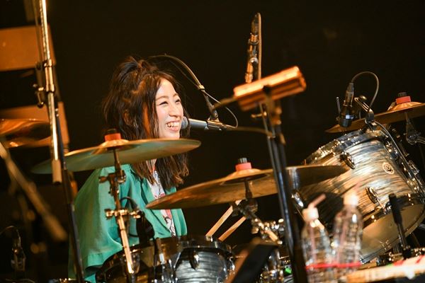 赤い公園ラストライブ映像作品の詳細発表、初回盤に津野米咲の未