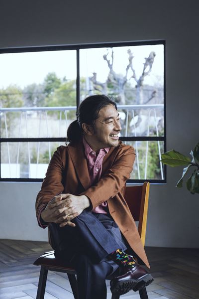 挟んで焼くだけ、布袋寅泰のG柄サンドを家庭で作れる夢の新商品 - ぴあ音楽