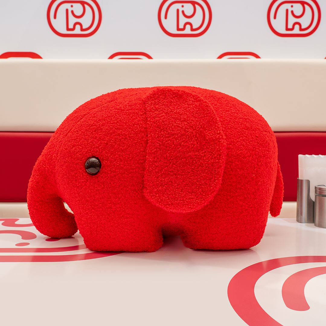 ファミマで「激かわドムドムグッズ」を当てよう！ 巨大ぬいぐるみほか