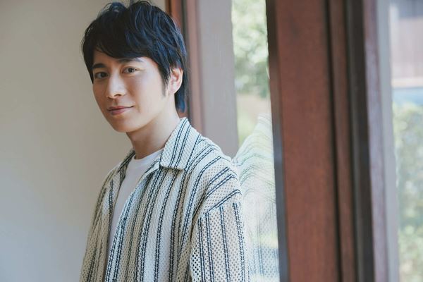 京本大我 シェルブールの雨傘 公演カタログとチャーム付エコバッグ 京本大我（SixTONES）主演、荻田浩一演出のミュージカル『シェル