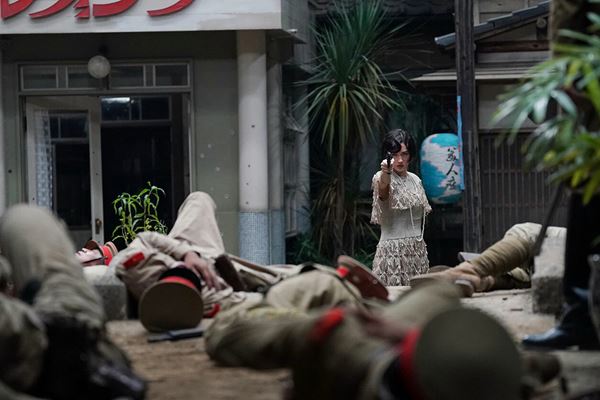 (C)2023「リボルバー・リリー」フィルムパートナーズ