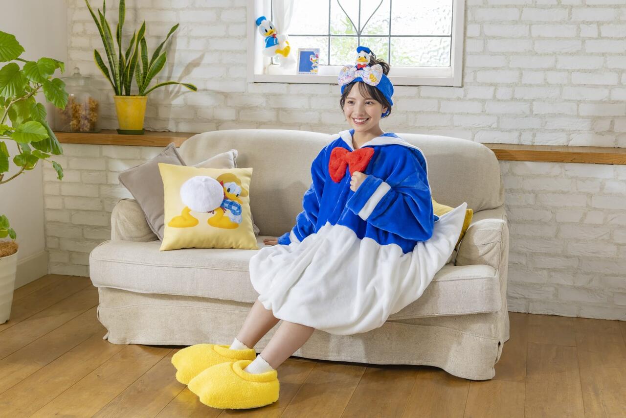 ディズニー】お尻プレートや着る毛布も！「ドナルドの新作グッズ」が