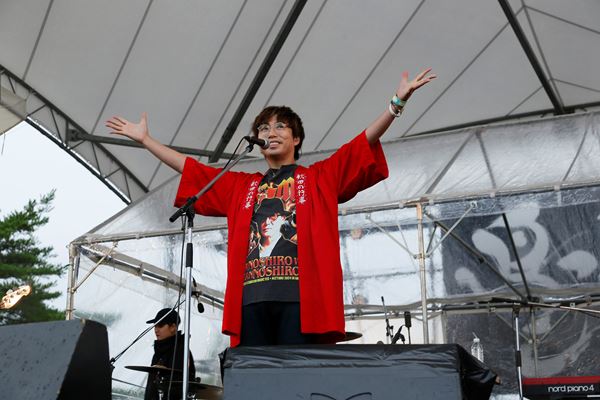 秋田の夏の終わりを告げる風物詩 高橋優、主催フェス『秋田CARAVAN MUSIC FES 2024』オフィシャルレポート - ぴあ音楽