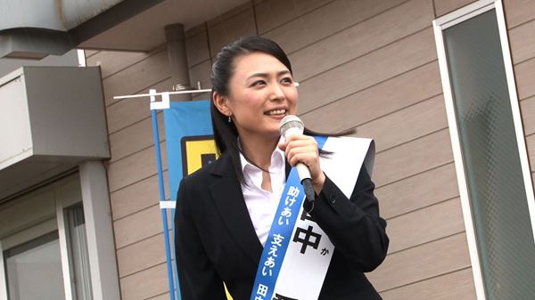 (C)映画「美しすぎる議員」製作委員会