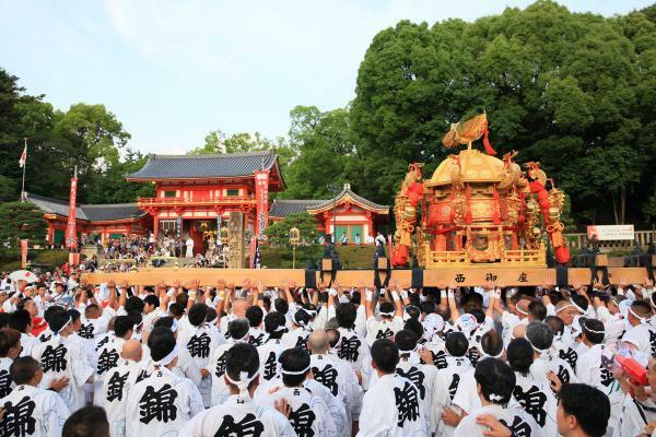 提供：八坂神社