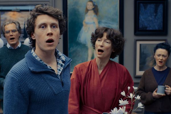 (C)Felix Dickinson courtesy NEON　(C)courtesy NEON