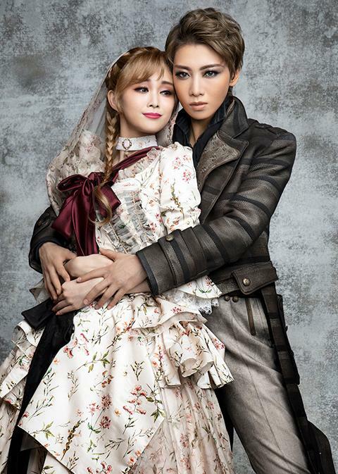 (C)宝塚歌劇団　Photographer/LESLIE KEE(SIGNO)