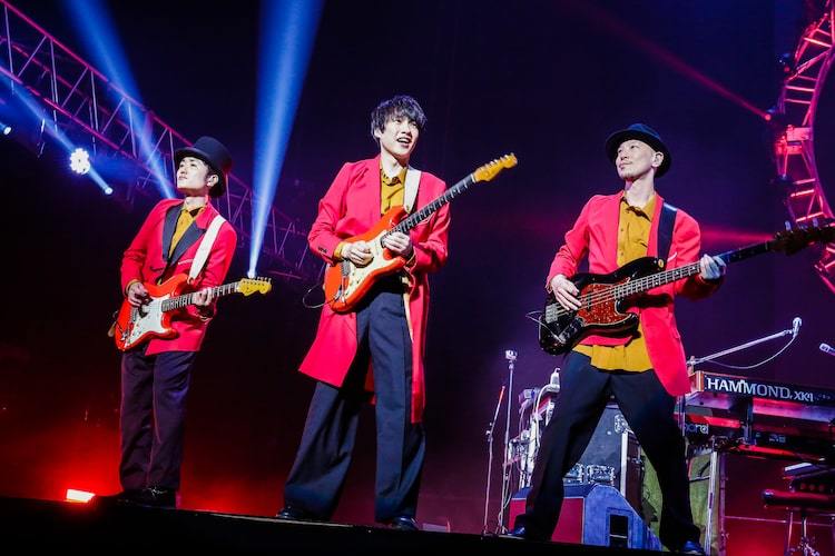 フジファブリック15周年ライブ、念願の大阪城ホールで「本当に幸せなバンドです」 - ぴあ音楽