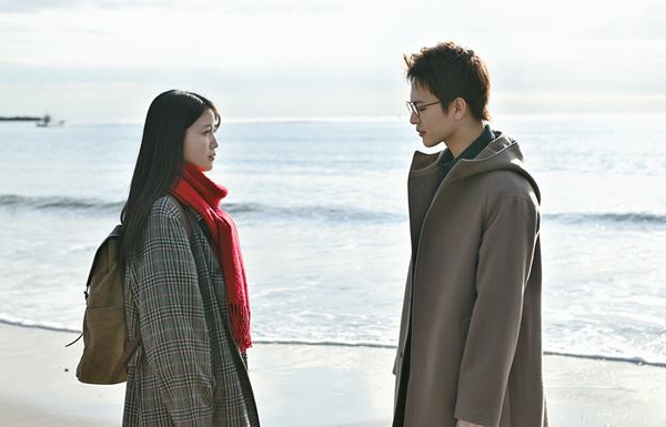 (C)2025「誰よりもつよく抱きしめて」HIAN /アークエンタテインメント