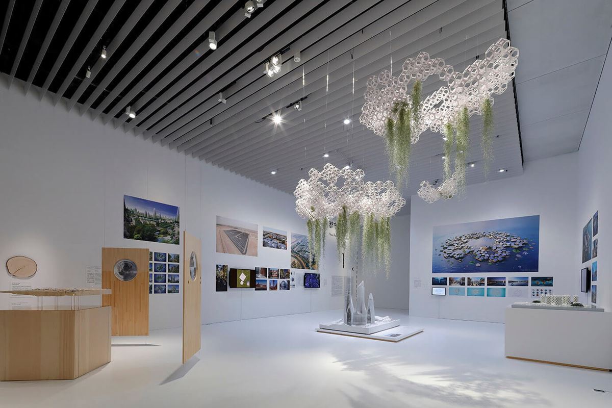 展示風景：「未来と芸術展：AI、ロボット、都市、生命―人は明日どう生きるのか」森美術館（東京）、2019-2020年 撮影：木奥惠三 画像提供：森美術館