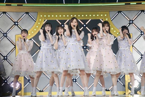 乃木坂46 クリライ衣装3 バラ 乃木坂46を牽引する覚悟をみせた3期生ライブ、歴代衣装を纏い全