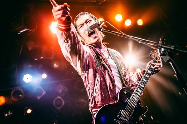 Amazon.co.jp: THEE GREATEST HITS: ミュージック