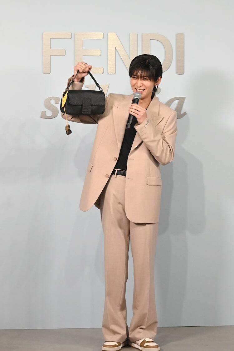 目黒蓮、フィレンツェでFENDIバッグのハンドステッチを体験「世界の