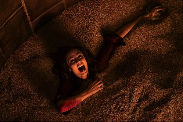 (C)2017 Lions Gate Entertainment Inc. All Rights Reserved. 