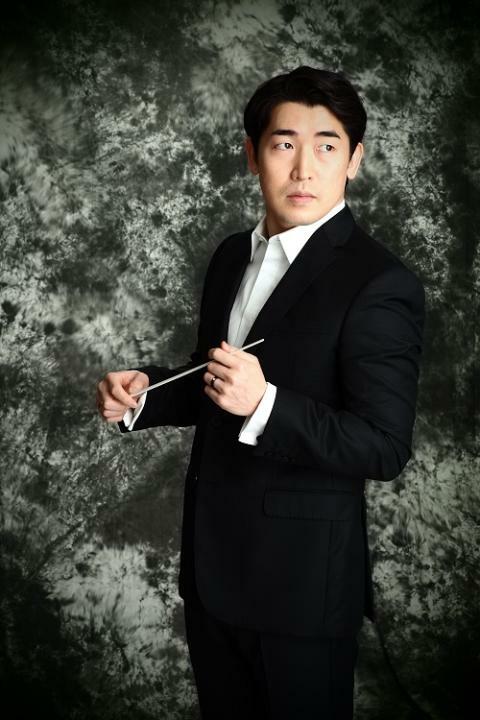指揮 原田慶太楼　(C)Shin Yamagishi