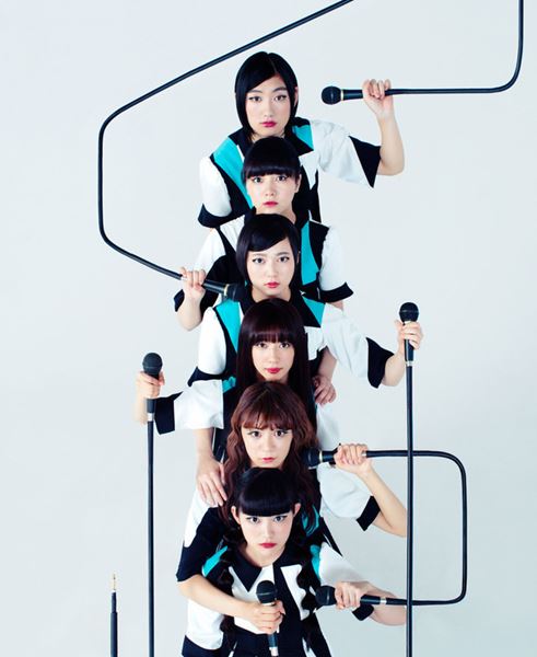 私立恵比寿中学。下から2番目が星名美怜。