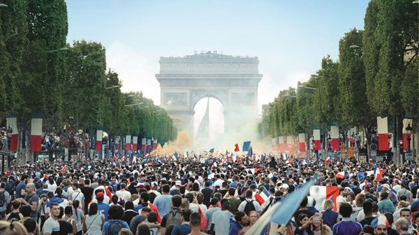 (C)SRAB FILMS LYLY FILMS RECTANGLE PRODUCTIONS