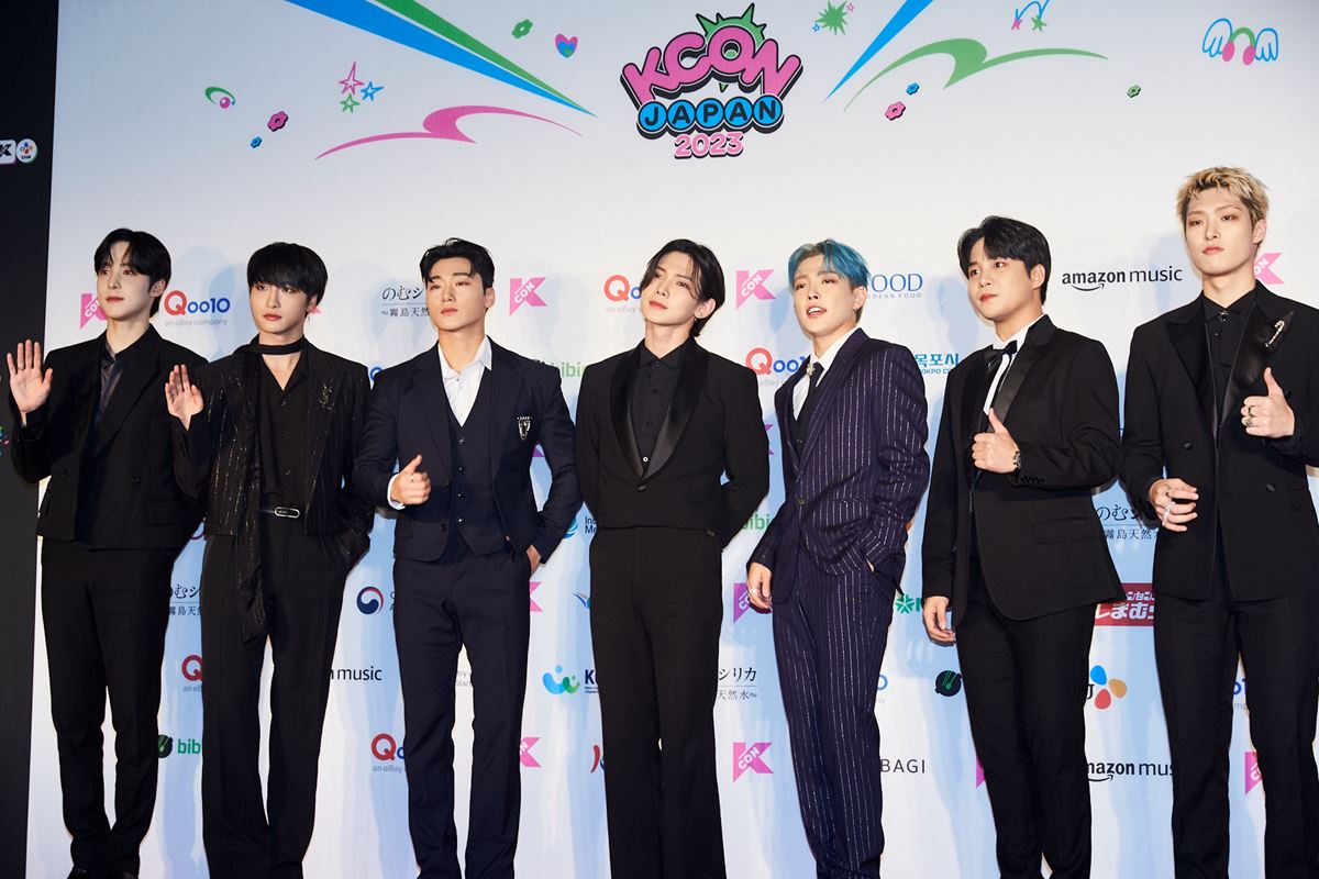 5月13日に幕張メッセで開催された「KCON JAPAN 2023」のレッドカーペットDAY2に登場したATEEZ 撮影：伊藤 由圭 (C)2023 CJ ENM. ALL RIGHTS RESERVED