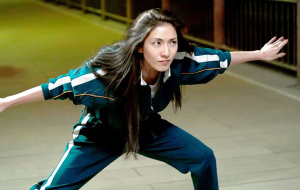 (C)鈴木由美子・講談社／ネスト (C)2020映画「いけいけ！バカオンナ」製作委員会