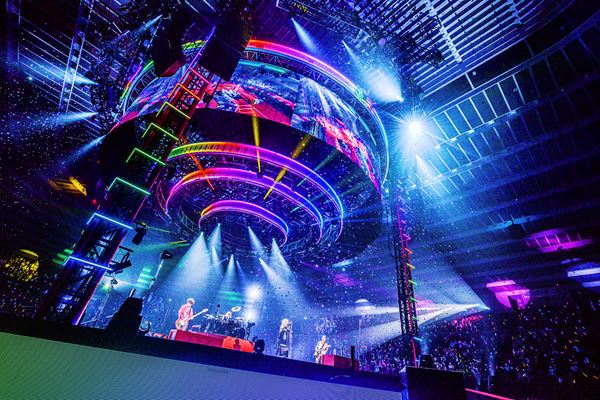 L'Arc～en～Ciel、想い出の街・大阪から結成30周年ツアースタート 