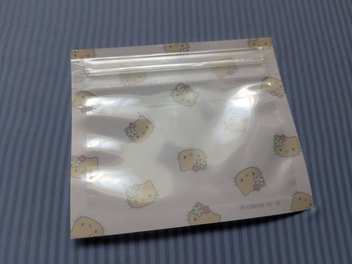 サンリオ付録】“ガラケー風缶”が可愛すぎる！ハローキティの「缶ケース