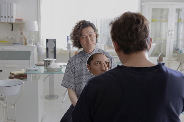 (C)中村文則／講談社 (C)2017「悪と仮面のルール」製作委員会