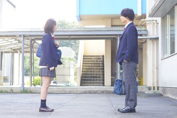 (C)2021 紺野りさ・小学館／「胸が鳴るのは君のせい」製作委員会