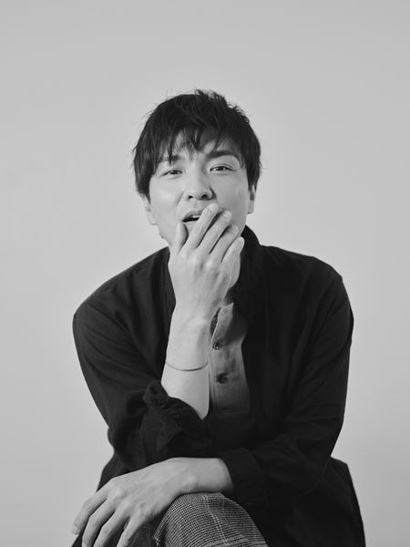 綾野剛モバイル会員限定特典 トートバッグ、ポストカード - メルカリ