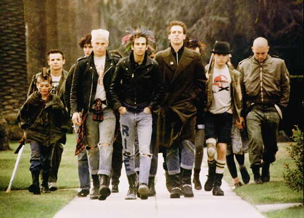 (C)1983 SUBURBIA PRODUCTIONS, INC. ALL RIGHTS RESERVED.