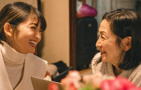 (C)2022茶飲友達フィルムパートナーズ