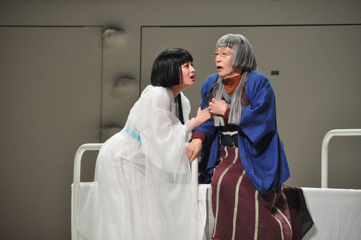 NODA・MAP第23回公演『Q：A Night At The Kabuki』 撮影：黒豆直樹