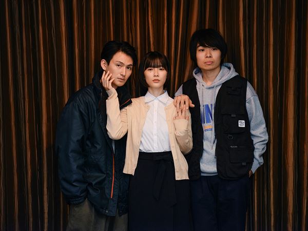 (C)2025「3 つのグノシエンヌ」パートナーズ