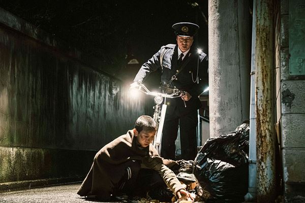 (C)佐藤二朗 永田諒 ／ ヒーローズ　(C)2026 映画「名無し」製作委員会